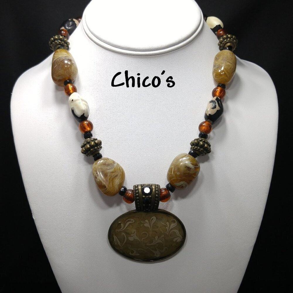 Chico’s Green Enamel Pendant Beaded Necklace Lucite Faux Stone 20 Inch